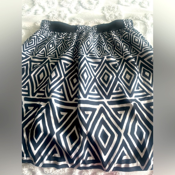 WHBM All Over Print Skirt - Picture 2 of 4